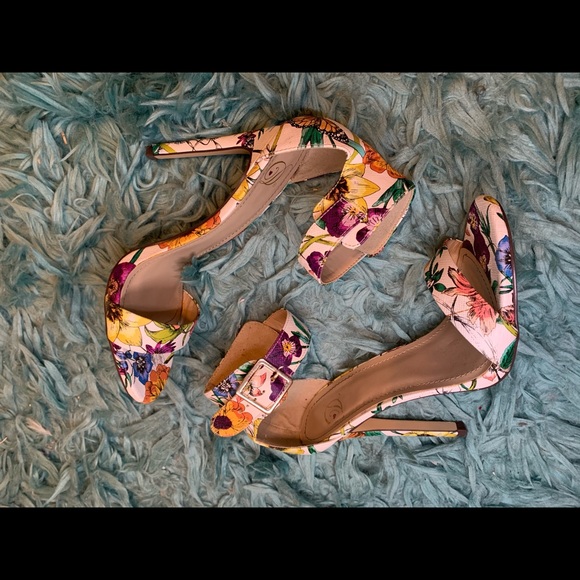 Ankle strap heels - Picture 3 of 3